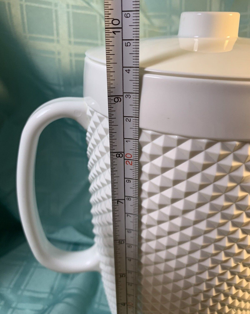 Vintage WHITE Diamond Cut Hobnail Pattern 2.5 Quart Plastic Pitcher & Lid
