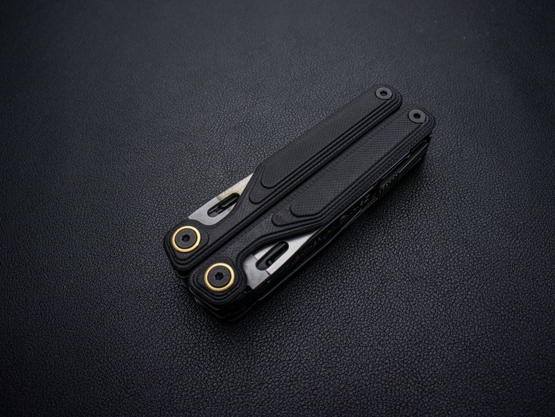 Leatherman Wave Alpha Obsidian Black Multi-Tool (WAVAL-OB)