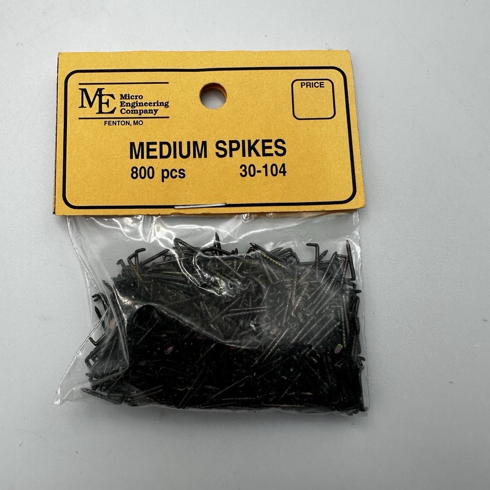 Micro Engineering company Medium Spikes 800 PCs 30-104 New In Packaging