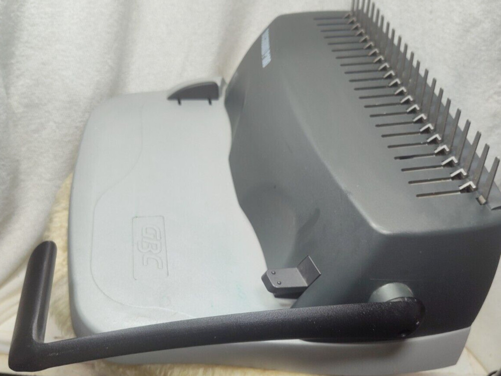 GNC DOCUBIND BINDING MACHINE MODEL: P100 COMBINATION HOLE PUNCH & BINDING IN ONE