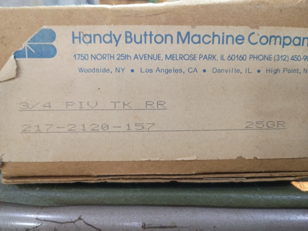 Handy Button Machine Co. Pivot Button 3/4" Tacks 25GR Partial Box