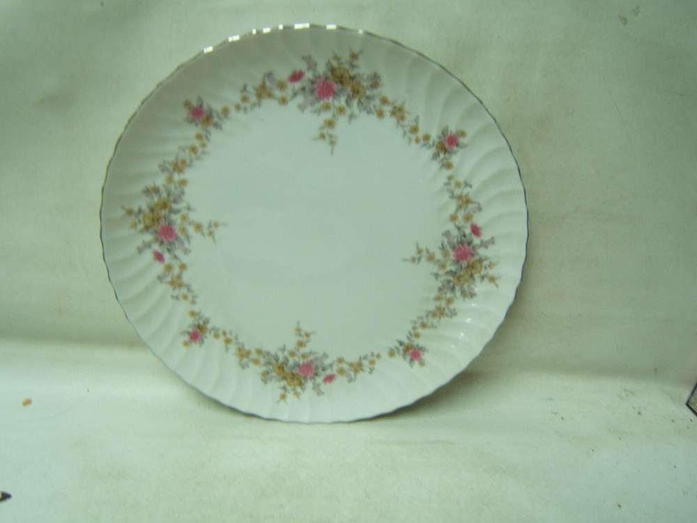 Mikasa Carnations Cho Plate 12" Diameter Excellent Condition