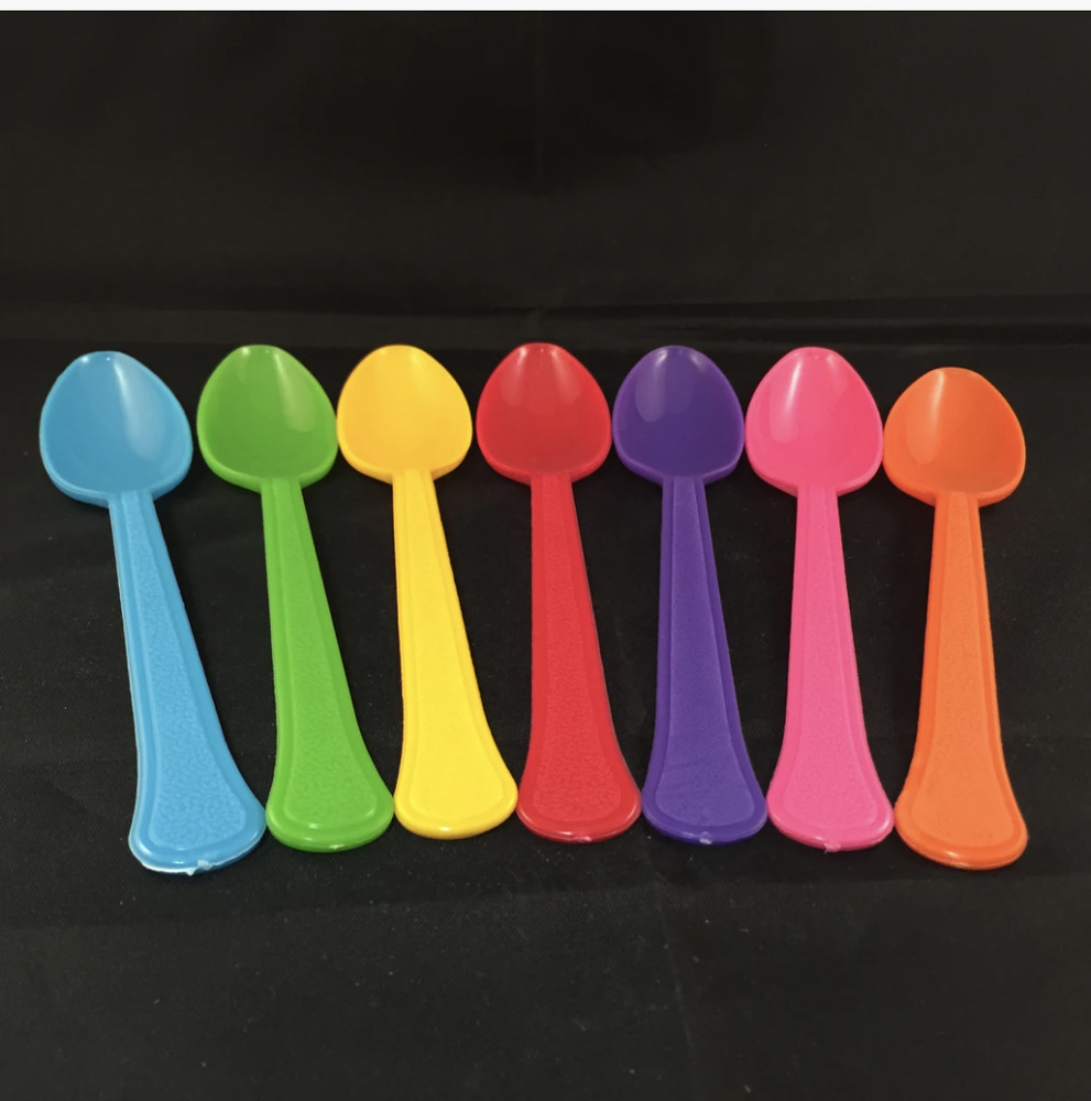 Premium Medium 2.7g Plastic Disposable Reusable Yogurt Dessert Spoon 100 Count