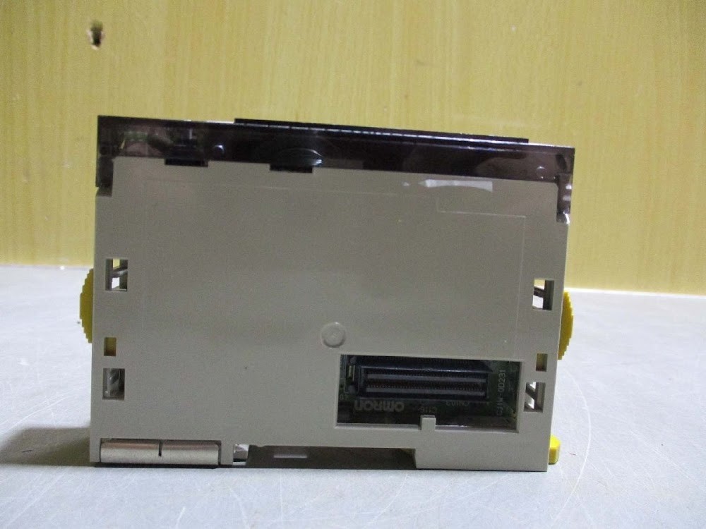 OMRON CJ1W-OD231 Output Unit PLC Module USED #2