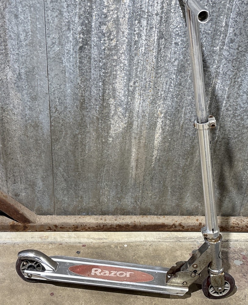 Razor Kick folding Scooter Red-Needs Work