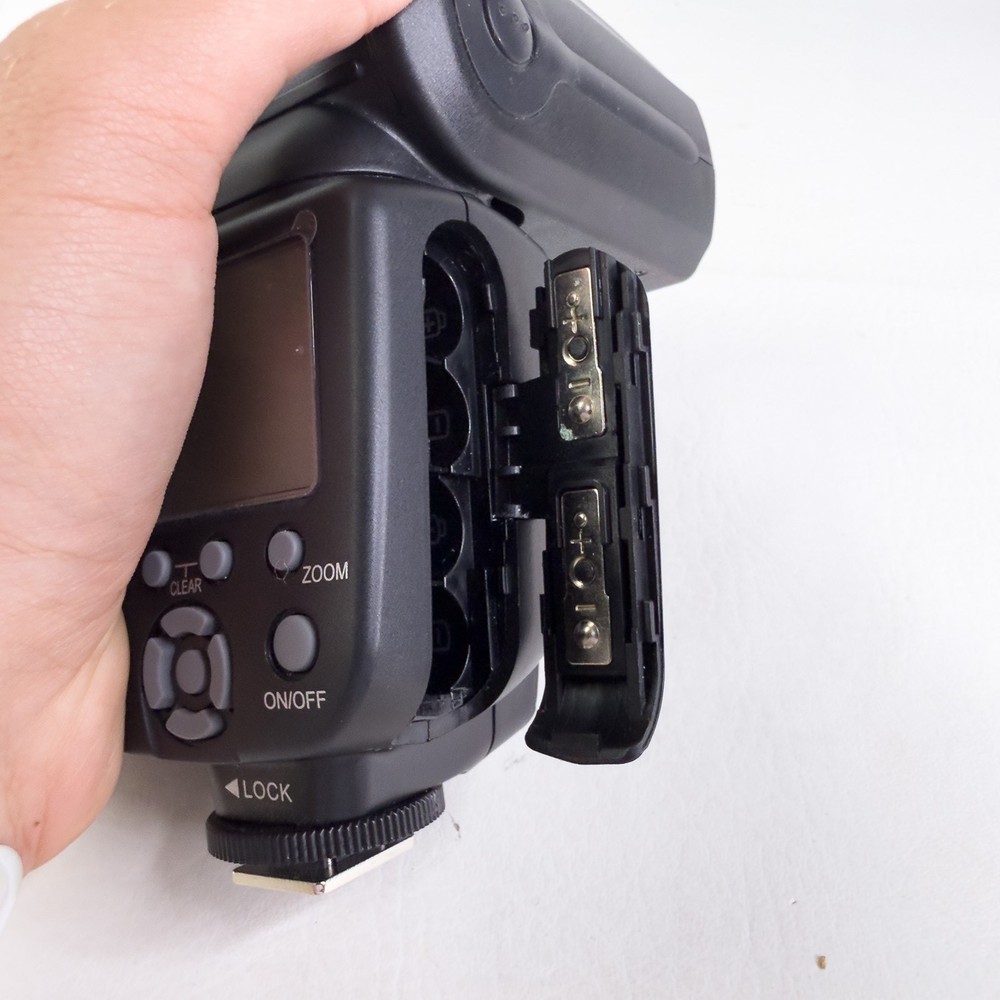 Sunpak DF3600U Universal TTL Flash for Canon and Nikon