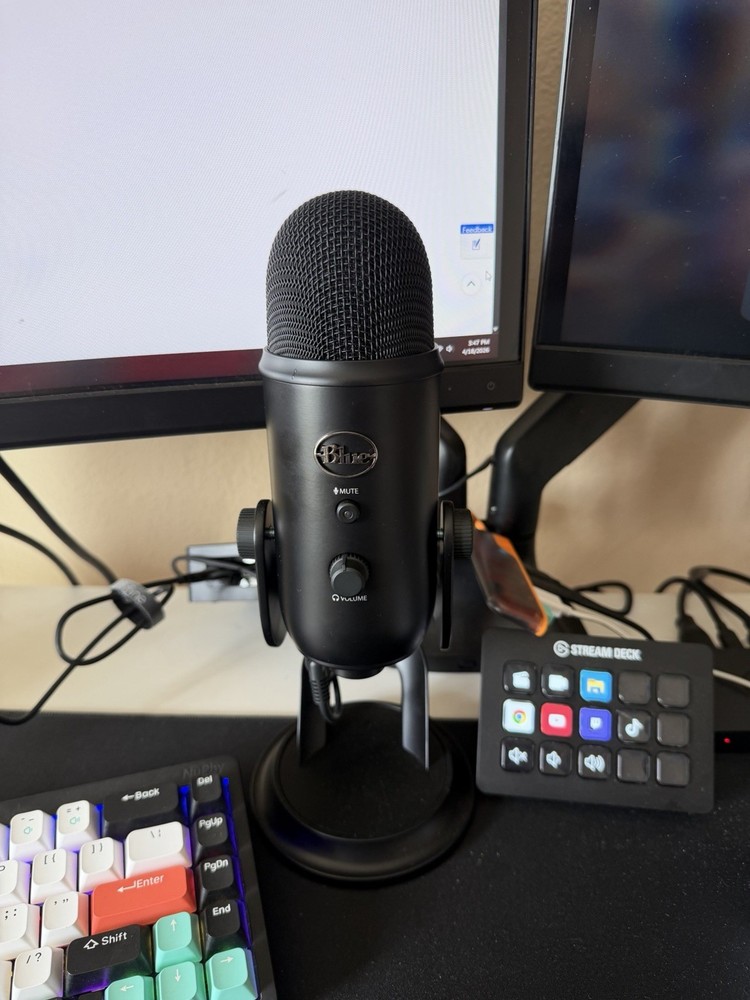 Logitech for Creators Blue Yeti Black Premium Multi-Pattern USB Microphone