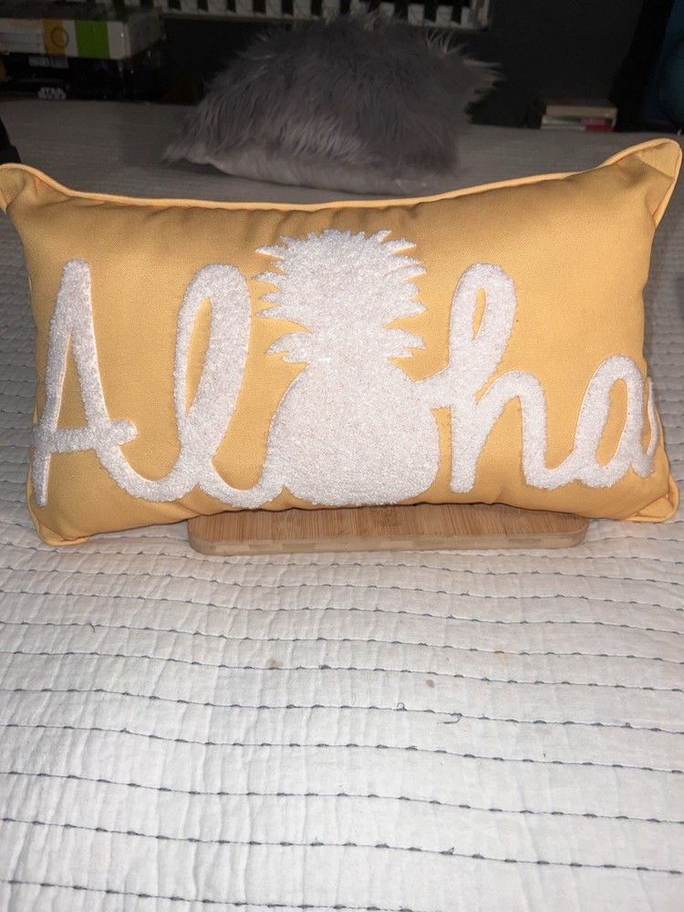 ALOHA GOLDEN PILLOW