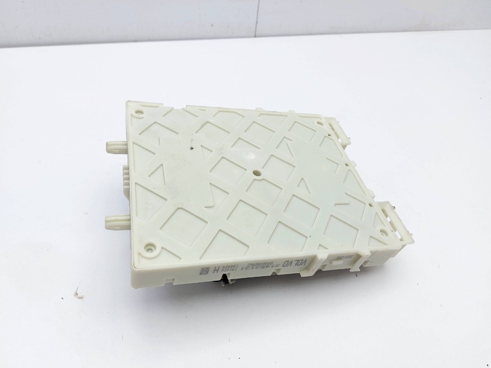 FUSE RELAY BOX 31453131 VOLVO V40 2016