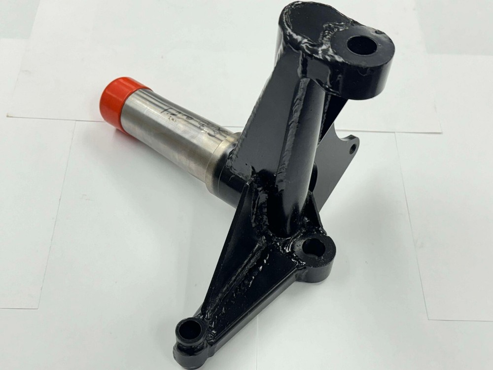 MasterSbilt Dirt Late Model RIGHT FRONT Spindle Gen X Chassis for .810" Rotor