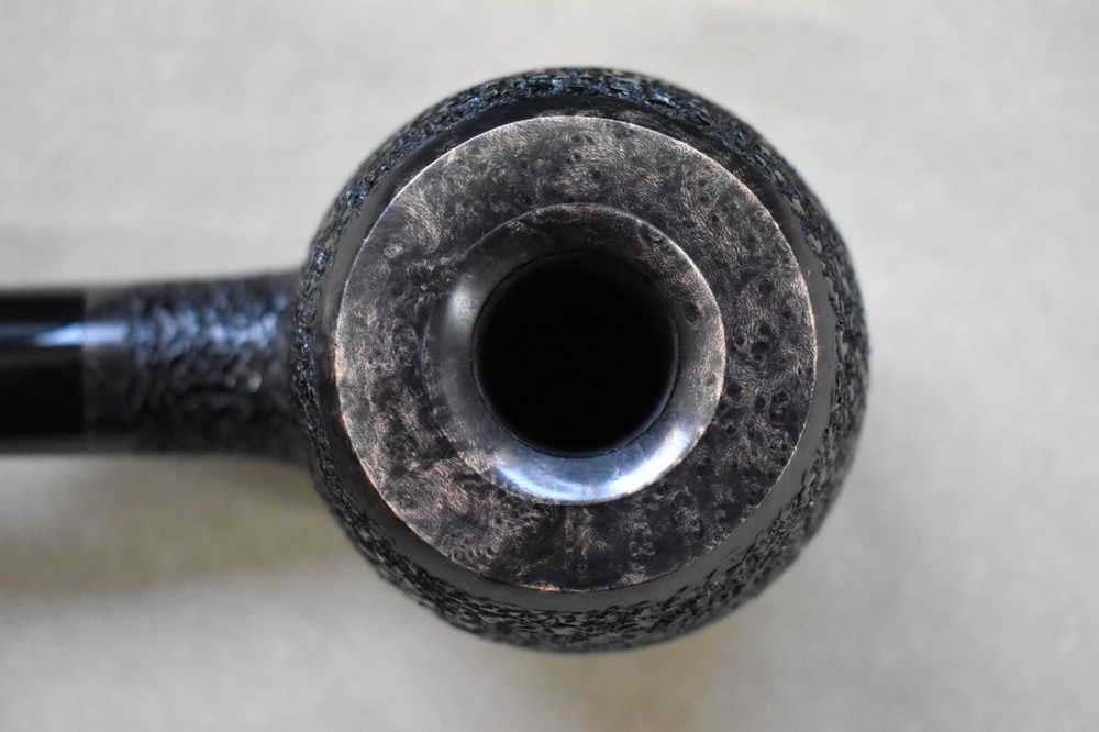 Moretti Pipe Huge Super Magnum Black Rusticated Freehand