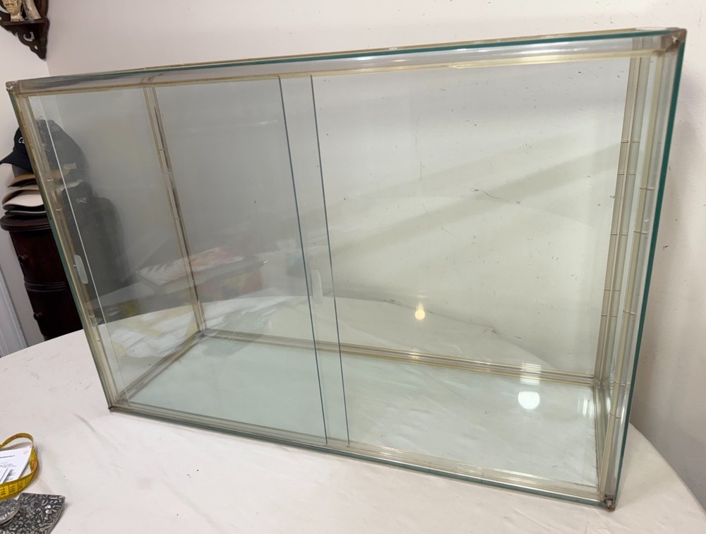 QUALITY Large vintage counter top glass lucite rectangular display show case box