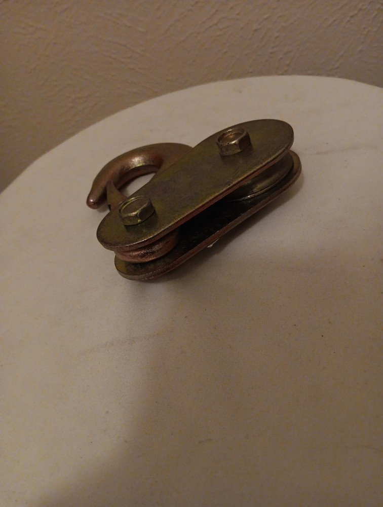4 000 LB Pulley Block with Hook .