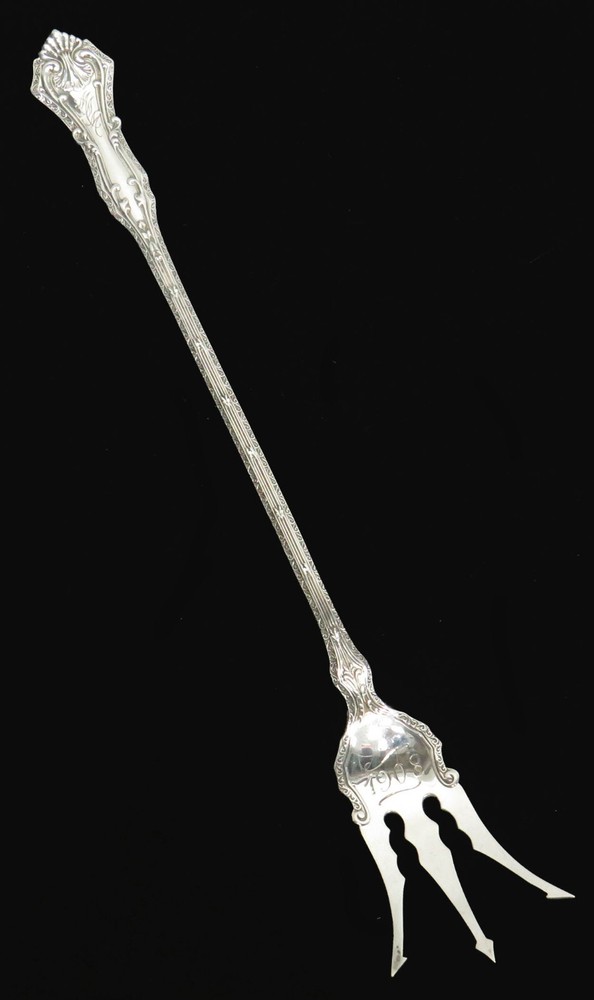 INTERNATIONAL DUCHESSE STERLING SILVER 8 1/2" LETTUCE FORK