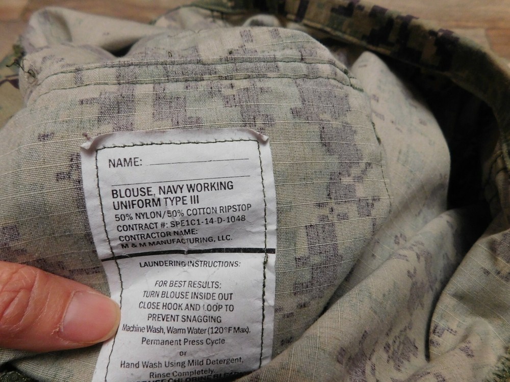 US NAVY WORKING BLOUSE COAT SIZE MEDIUM - REGULAR