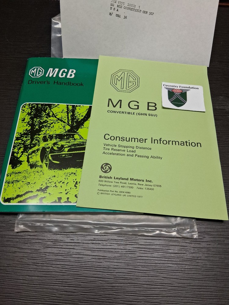 Pristine RARE MGB Convertible Driver's Handbook AKM4052