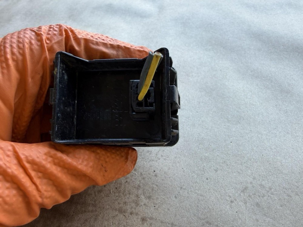 PACCAR NAVIGATION CONTROL SWITCH Q27 1027 200