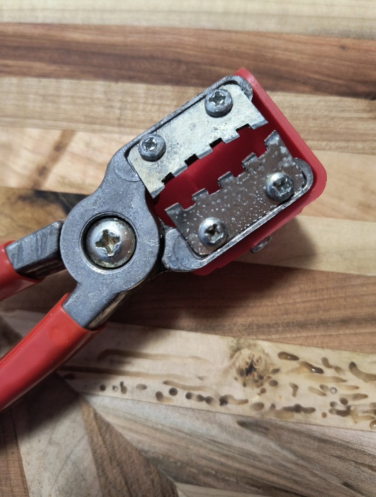 The Texan York Nut Sheller - Nut Cracker