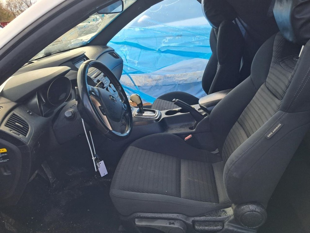 GENESIS 2013 Glove Box 4886054