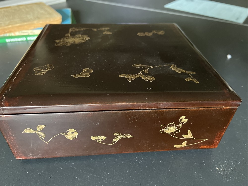 Large Japanese Lacquer Wooden Ware box. 9”X8.2”