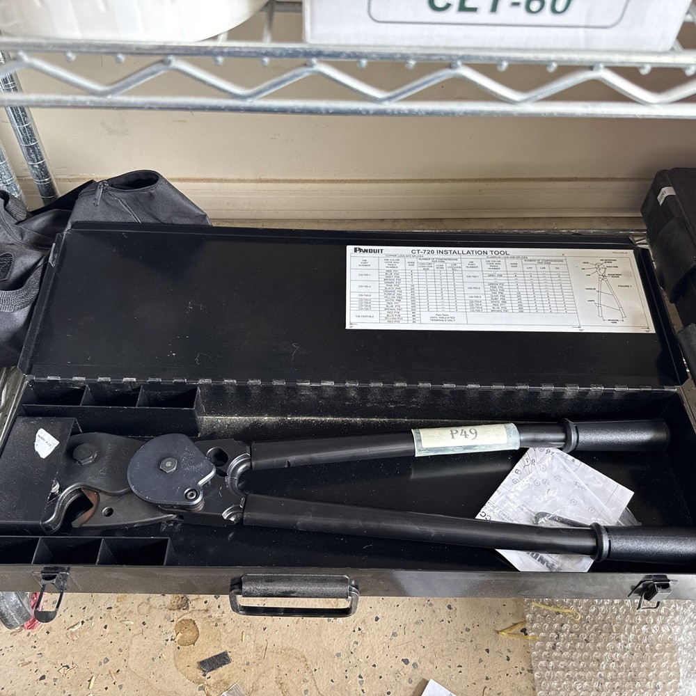 Panduit CT-720Compression Connector Crimping Tool Original Case+ complete Dies