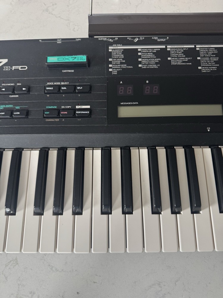 YAMAHA DX7II-FD Digital Synthesizer