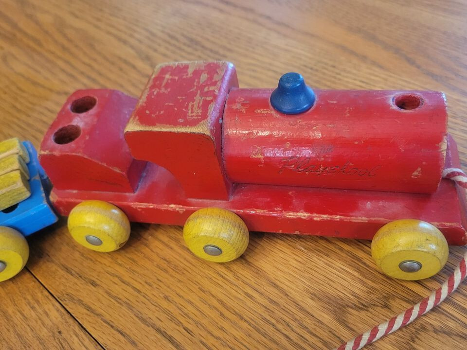 VINTAGE PLAYSKOOL WOODEN TRAIN PULL TOY