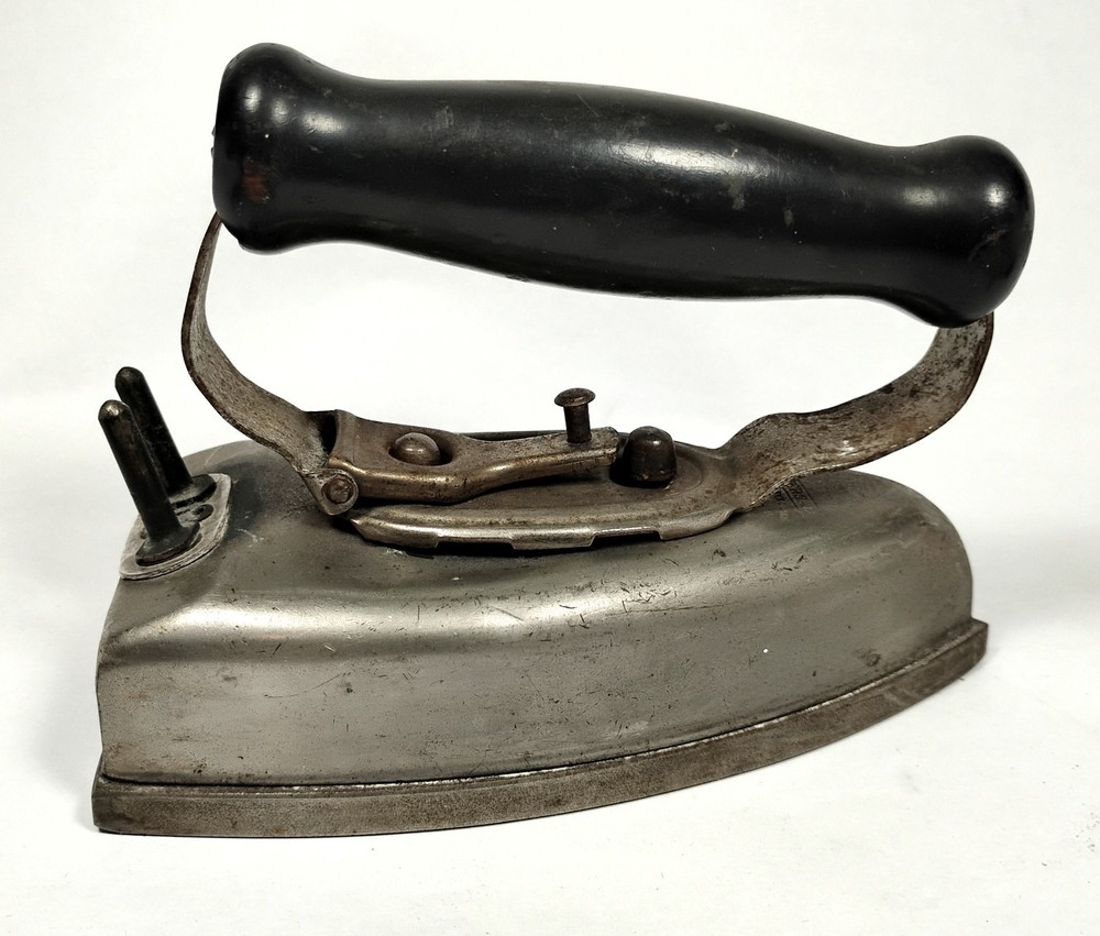 Antique UNIVERSAL Electric Iron Landers FRARY & CLARK