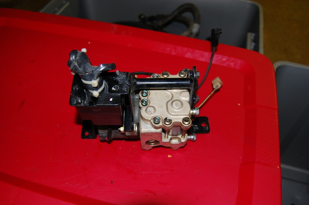 1996 KAWASAKI GPZ1100 ABS PUMP UNIT MODULE 16082-1141