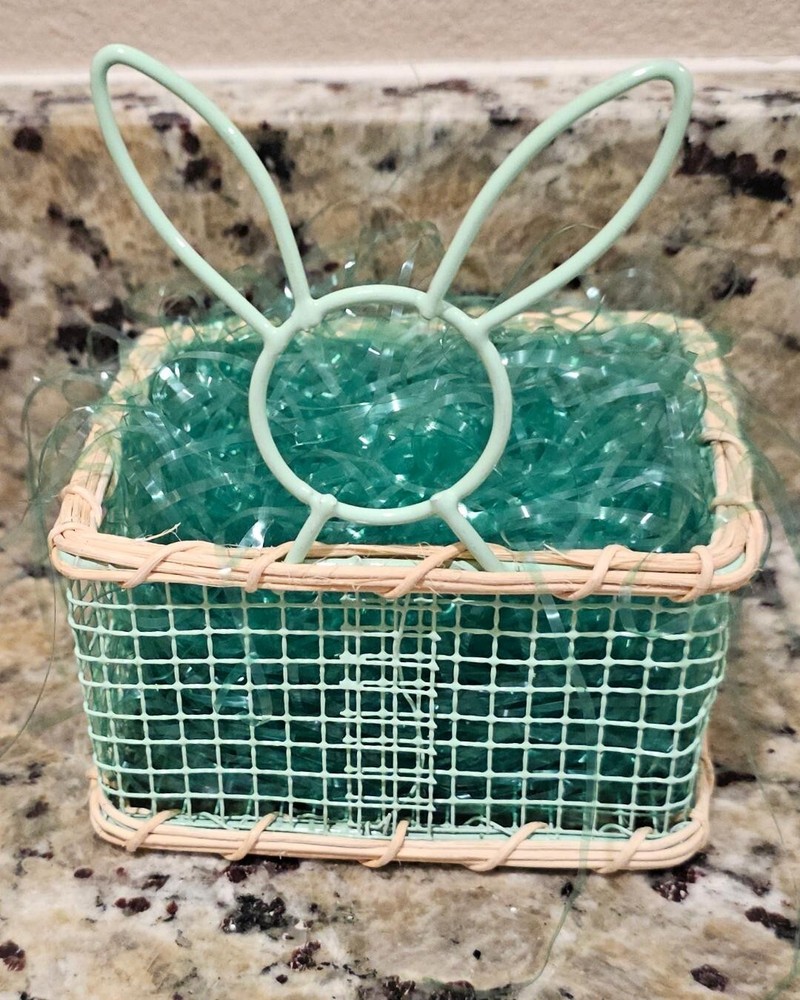Very Cute Rabbit Wire Basket