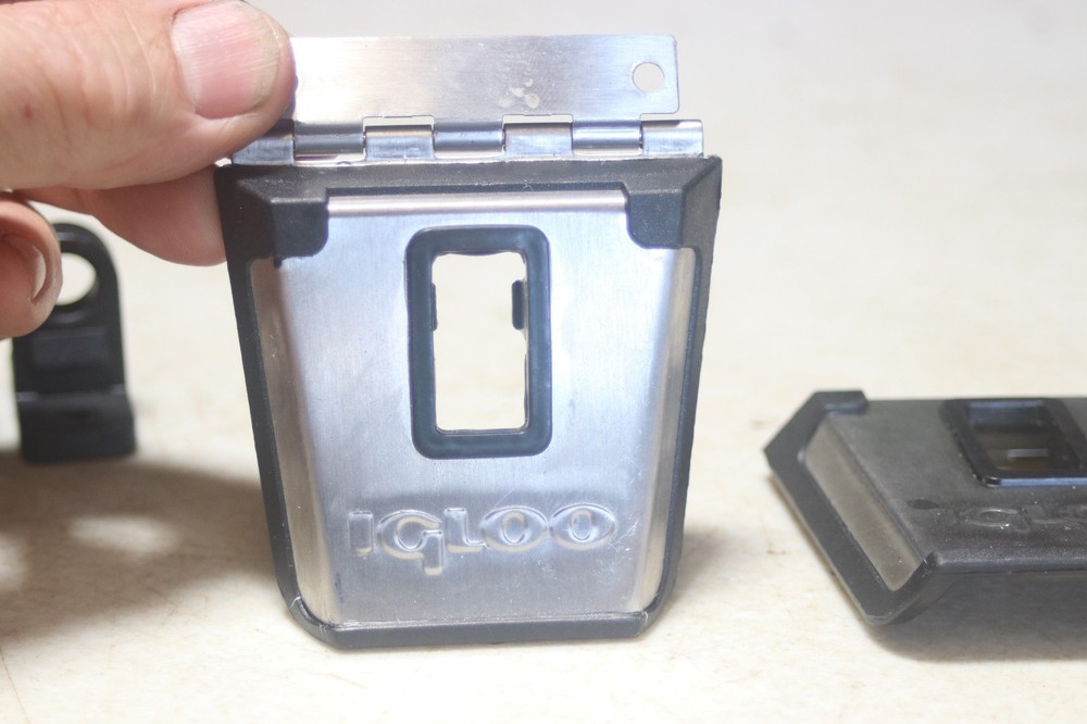 Igloo Hybird Plastic & Stainless Lockable Cooler Latch Set