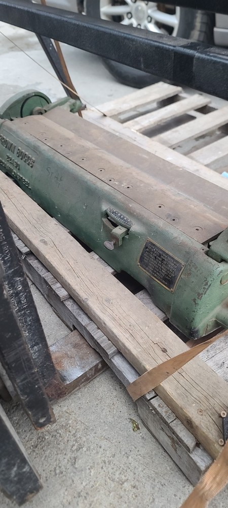 Brown Boggs Bar Folder 30"