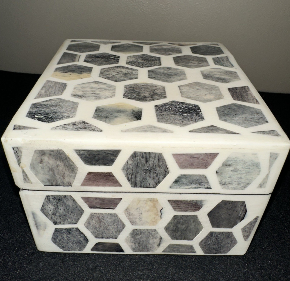 SQUARE HANDMADE BONE INLAY STORAGE BOX~GRAY & WHITE HONEYCOMB PATTERN