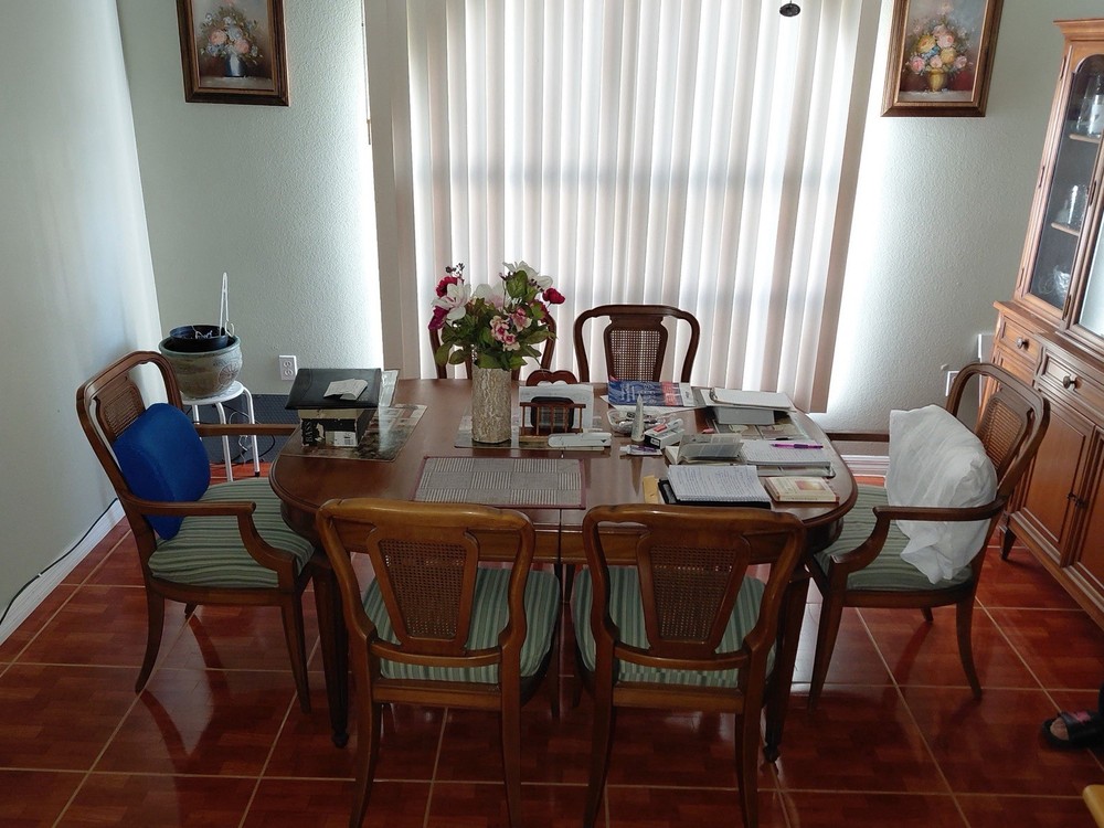 Wood Rectangular Dining Table Set with 6 Chairs has an extended table in middle