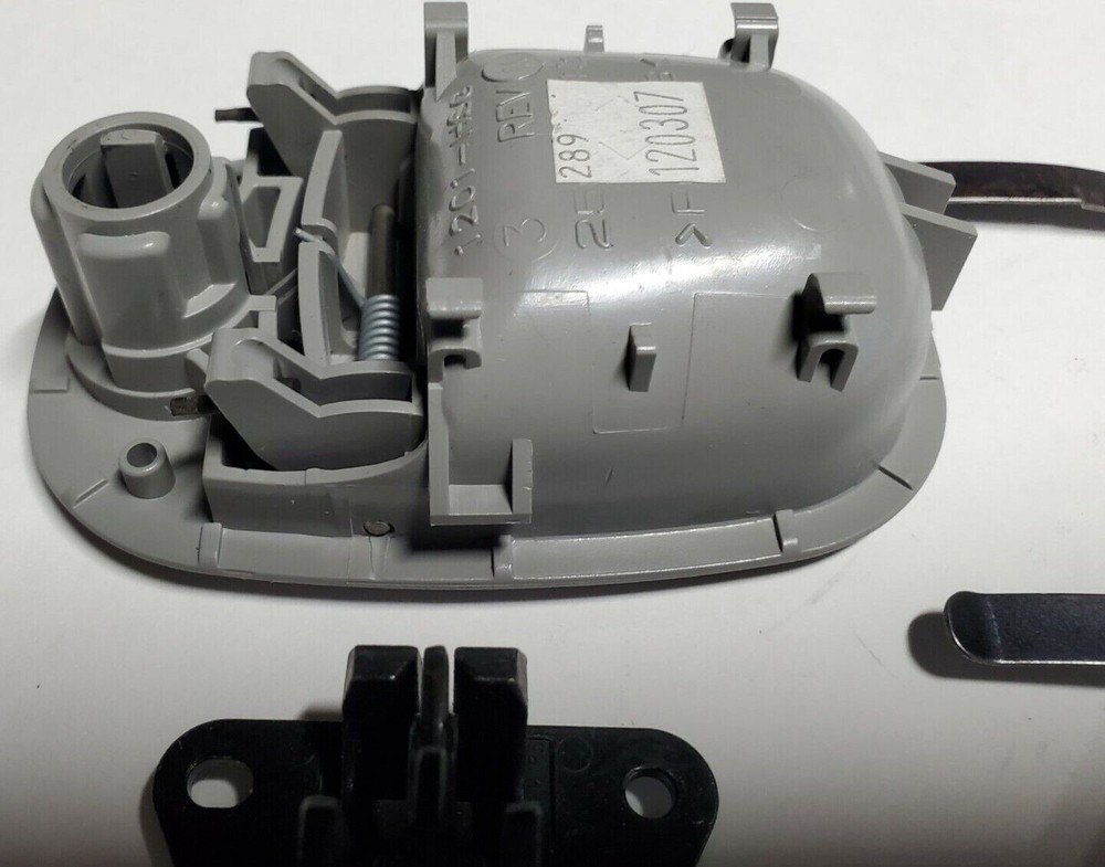 2002-2007 Saturn Vue GLOVE BOX LATCH Light Gray OEM