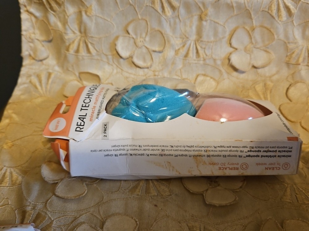 REAL TECHNIQUES-MIRACLE MATTIFYING DUO-AIRBRUSHED MATTE FINISH-2 PACK-DENTED BOX