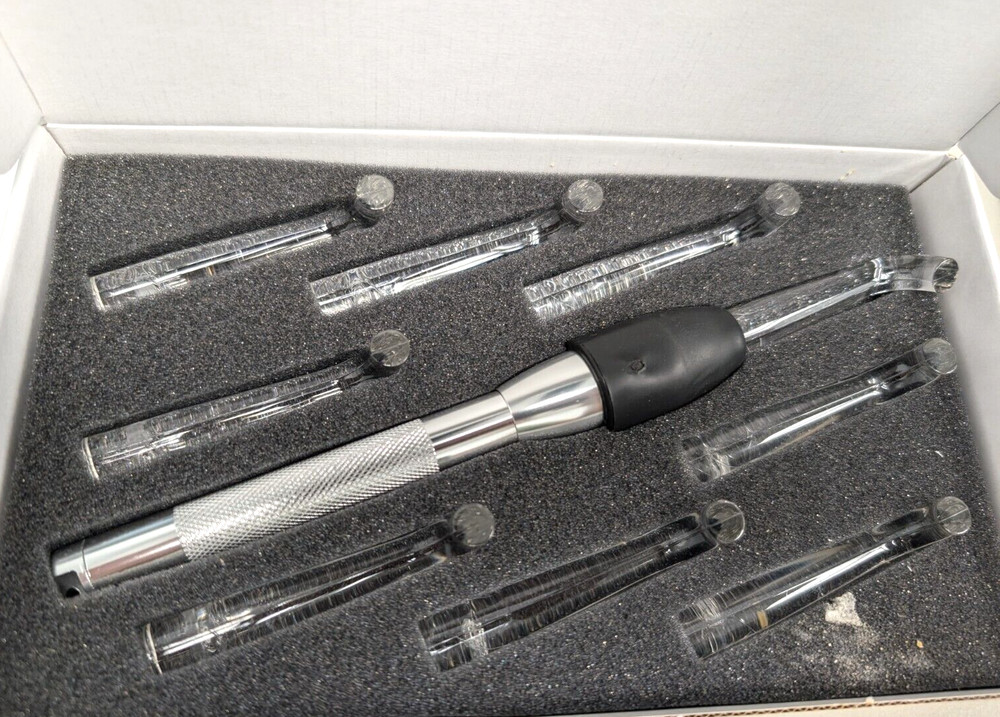 DiscoverLight CLASSIC Portable Transilluminator (No Batteries Included)