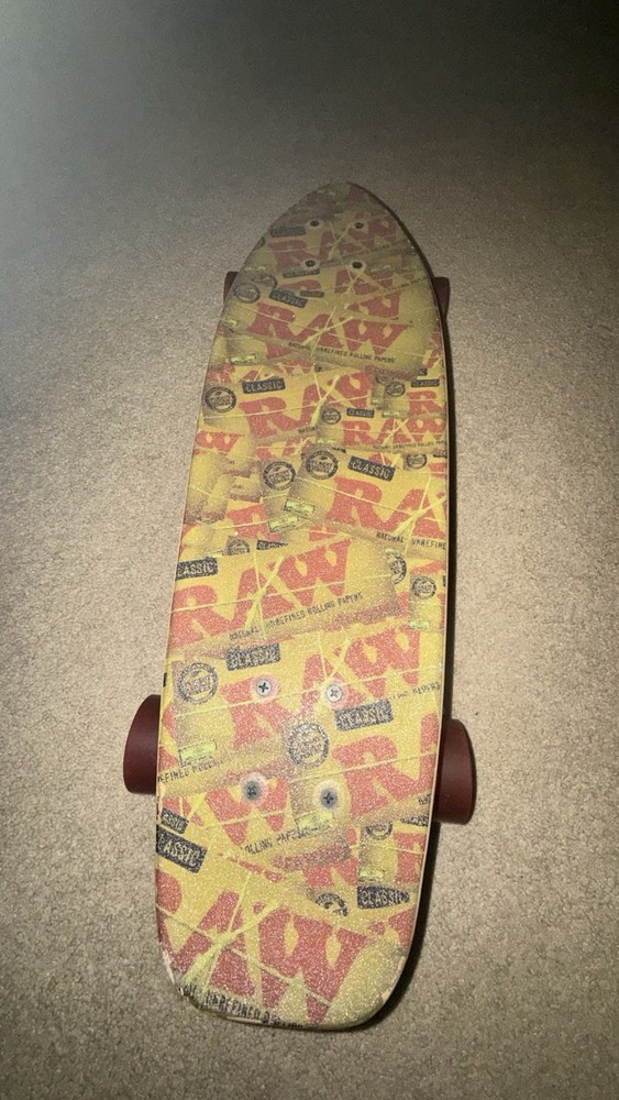 RAW Limited Edition Cruiser Skateboard Complete Set Barely Used