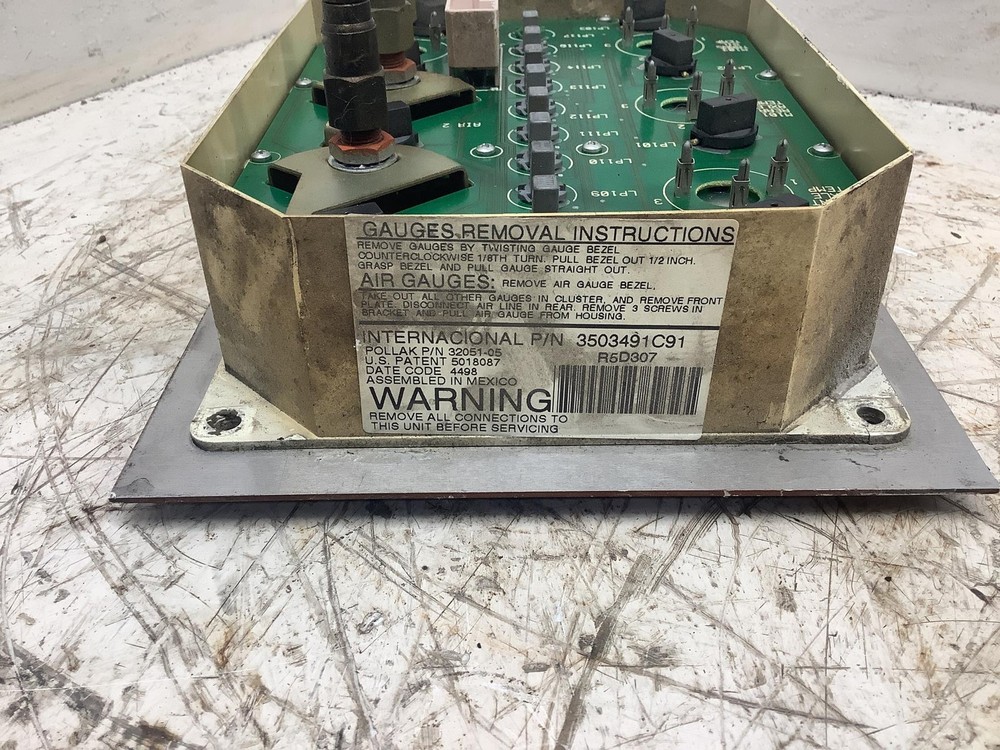 International 9900 IGNITION Dash Panel - Used