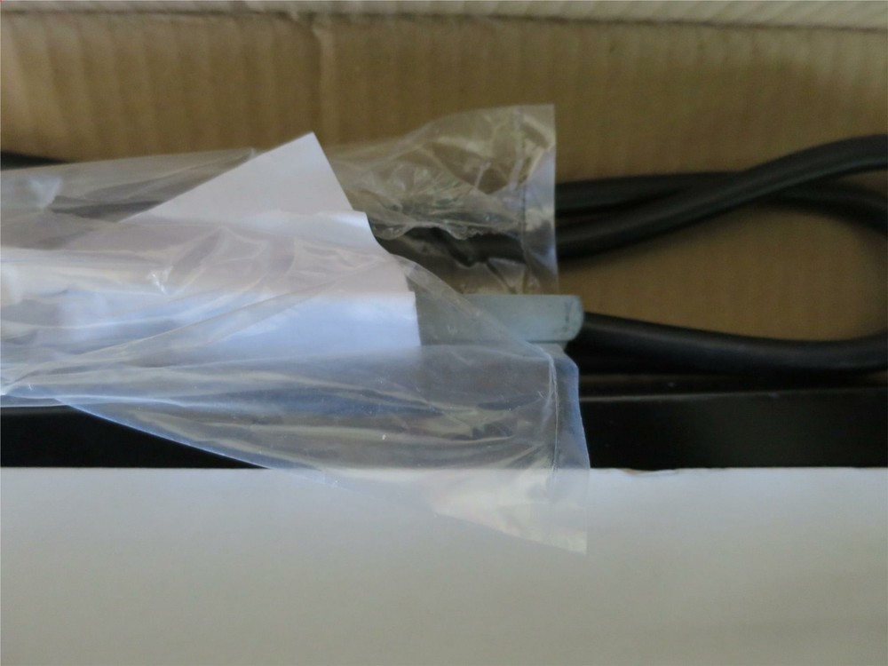 Universal Under Cabinet Task Lighting 36" x 4" x 1"