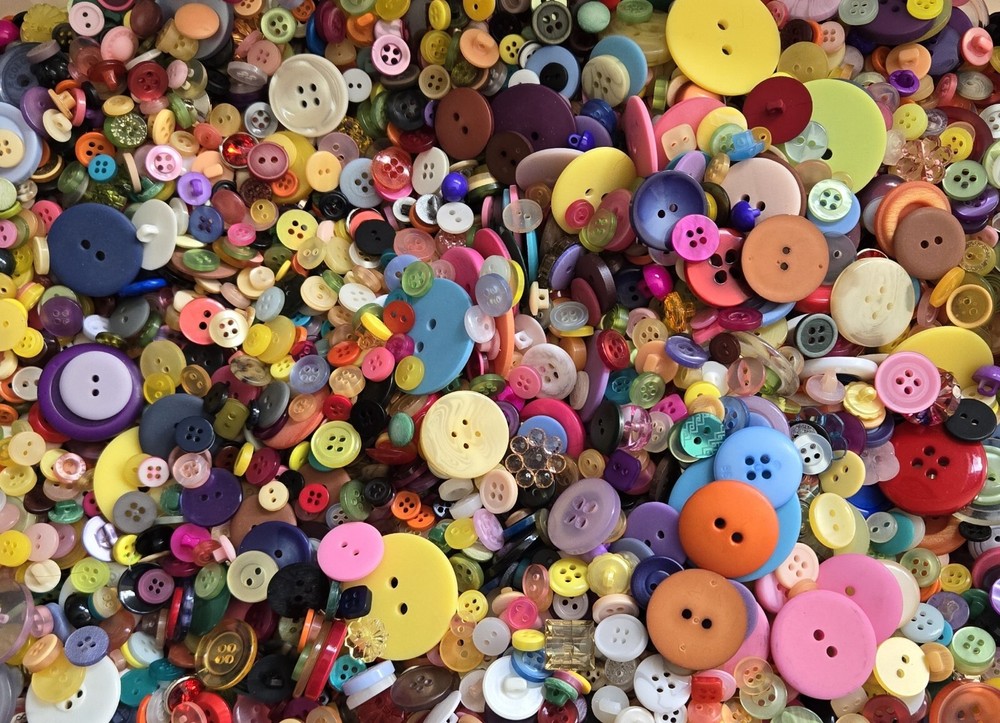 200 New Buttons Assorted Mixed Color and Sizes