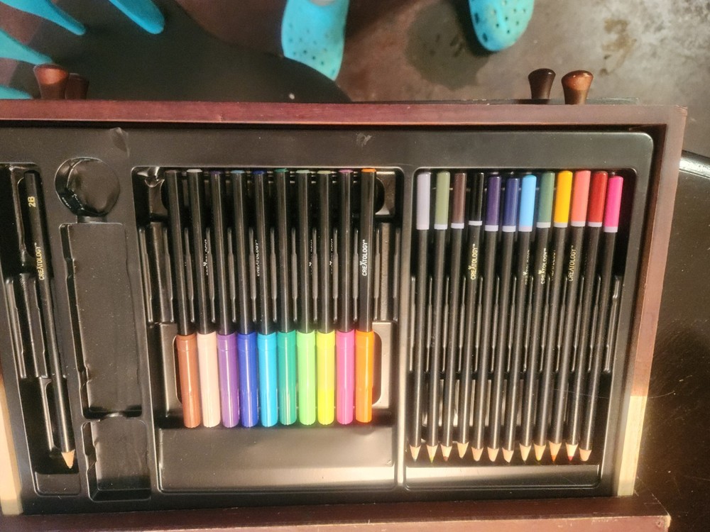 ZagGit Deluxe 143 Pieces With Case