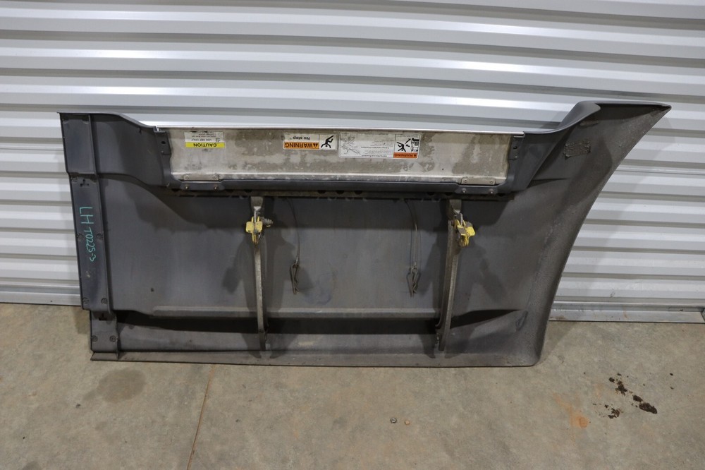 2013-2017 FREIGHTLINER CASCADIA 125 LEFT DRIVER FORWARD SKIRT PANEL STEP OEM