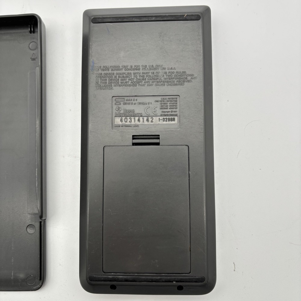 Texas Instruments TI-82 Graphing Calculator Tested Works.