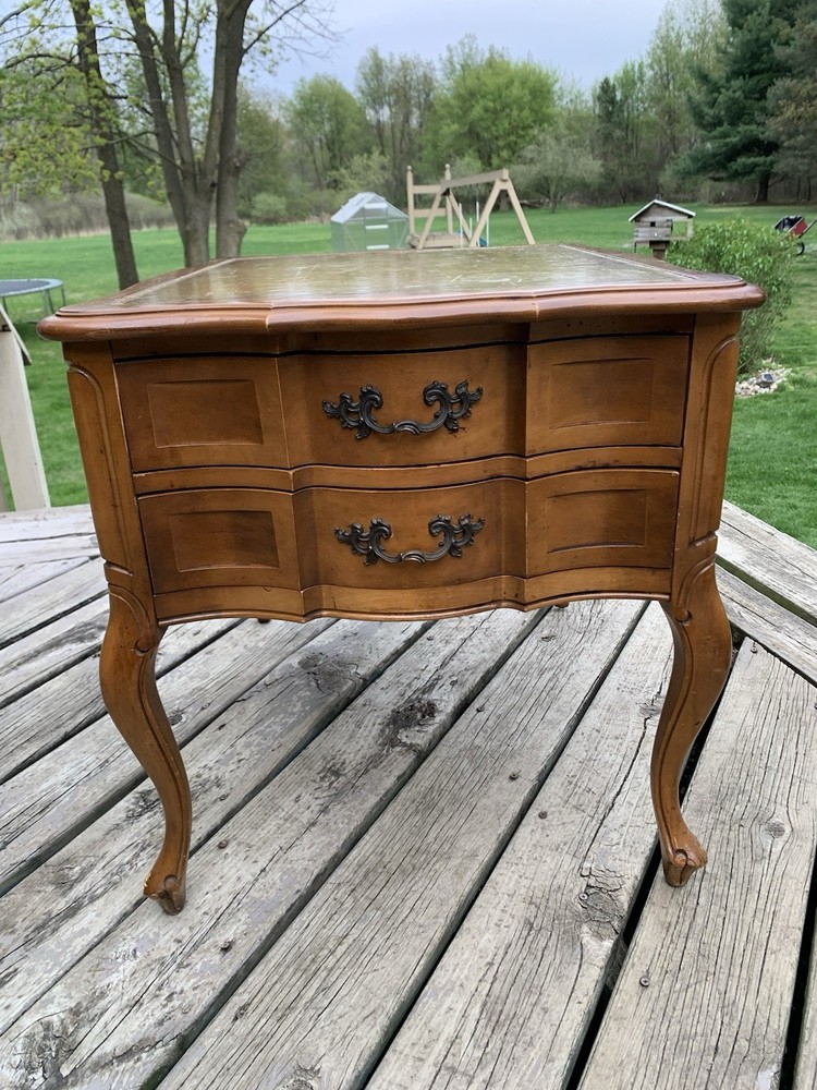 Vintage Hammary End Table With 2 Drawers
