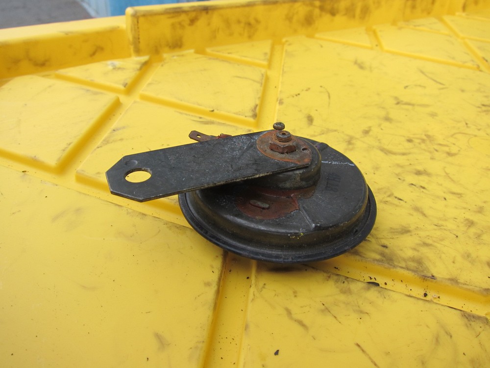 2000 Suzuki GZ250 OEM HORN SIGNAL