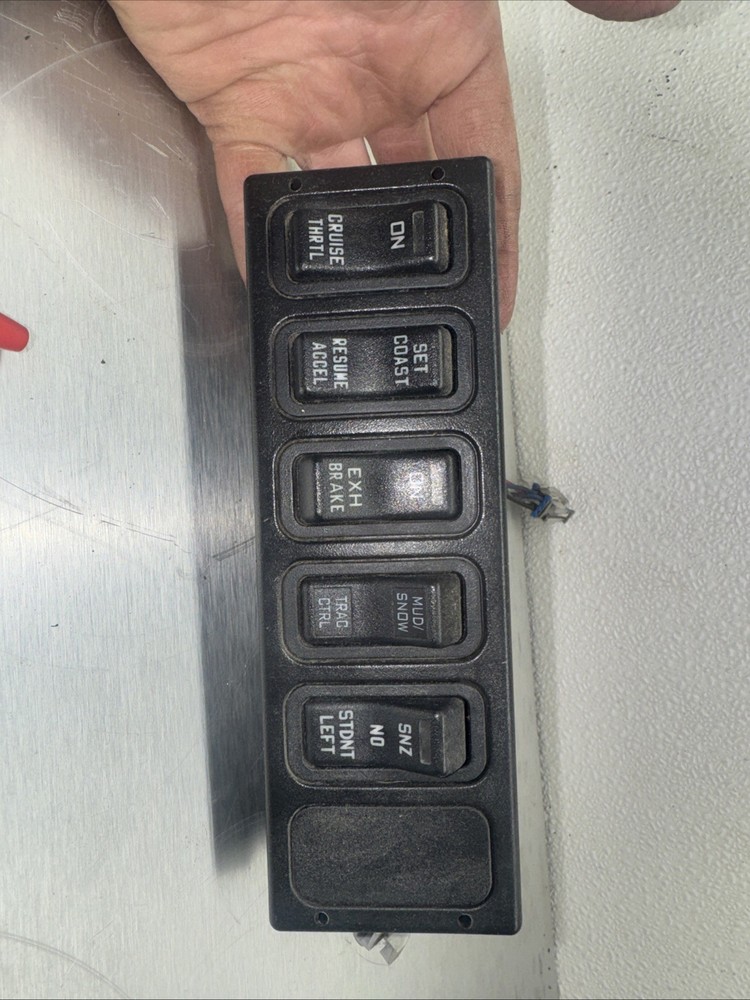 2007 International SWITCH Dash Panel - Used | P/N 32237