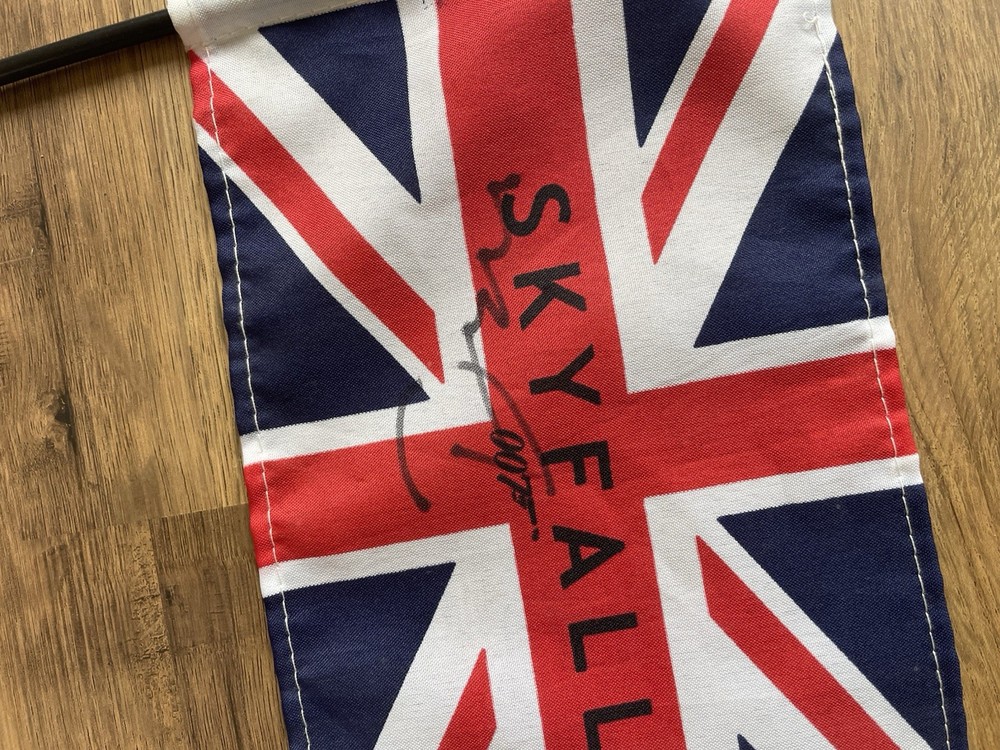 James Bond 007 Daniel Craig Skyfall Original Prop Hand Signed Premiere Flag