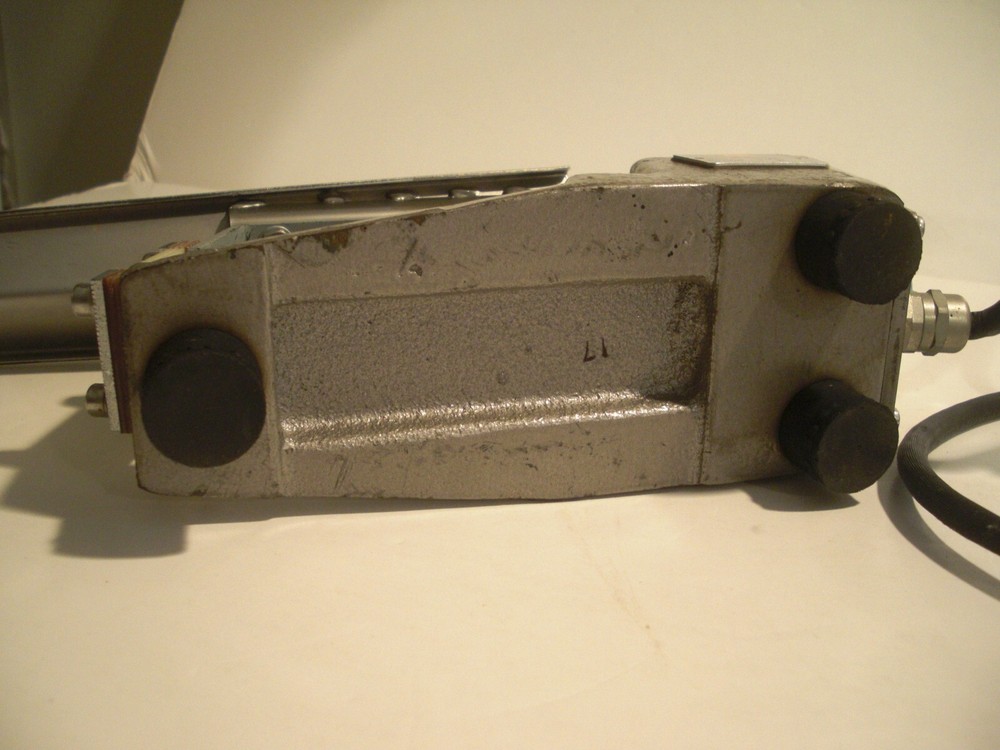 EX COND Eriez Magnetics Model 6C Electromagnetic Vibratory Feeder w/Controller