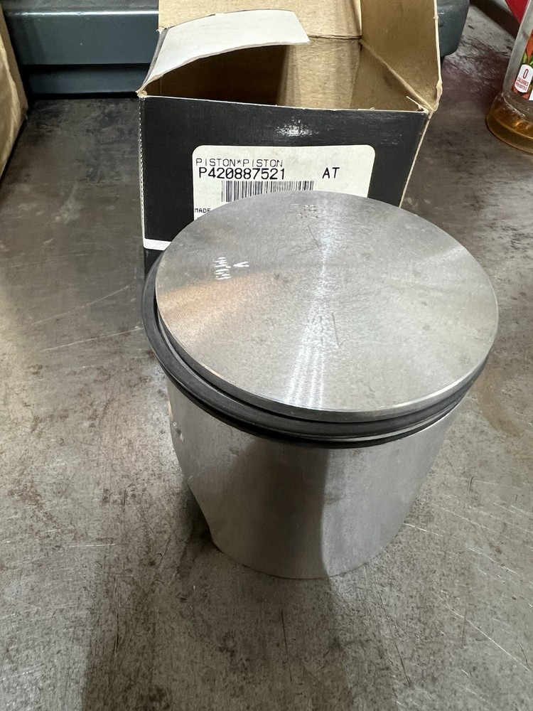 Skidoo Piston 420887521